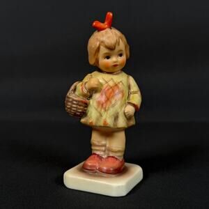 Goebel Hummel Porcelain Figurine #479 I Brought You a Gift 4"